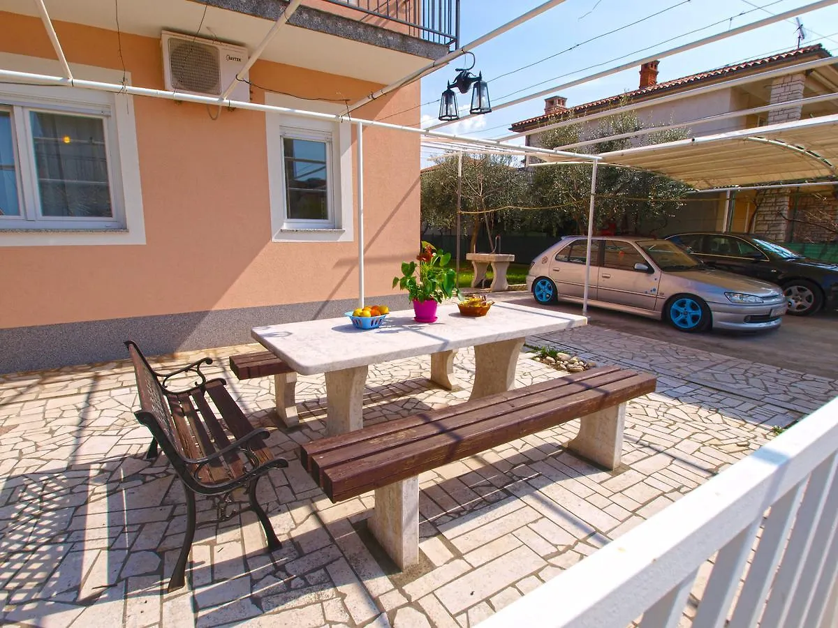 Apartment Dragomir 1052 Fažana