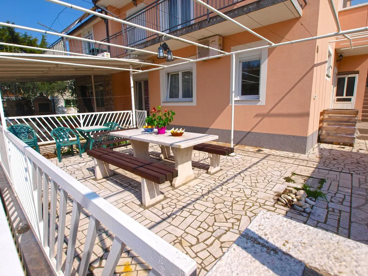 Apartment Dragomir 1052 Fažana